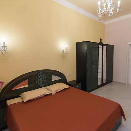 Vip Apartment In The Very Center Of Odessa With Sea View Exterior photo